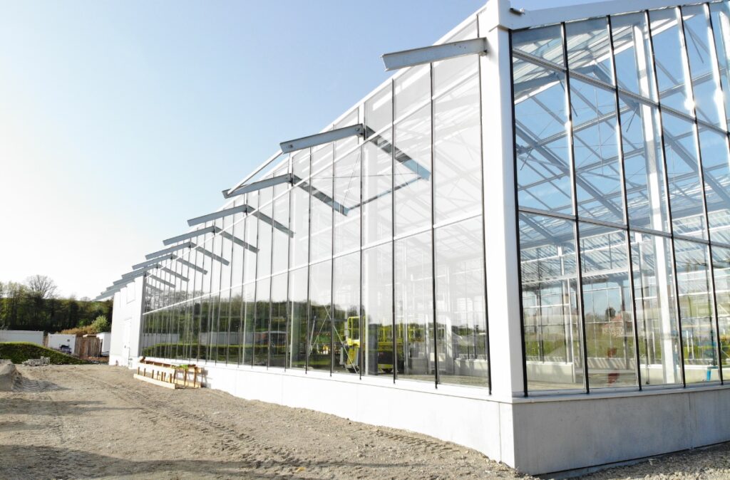 Centrum ogrodnicze w Wangen, zewnętrzny widok na przeszklone ściany.