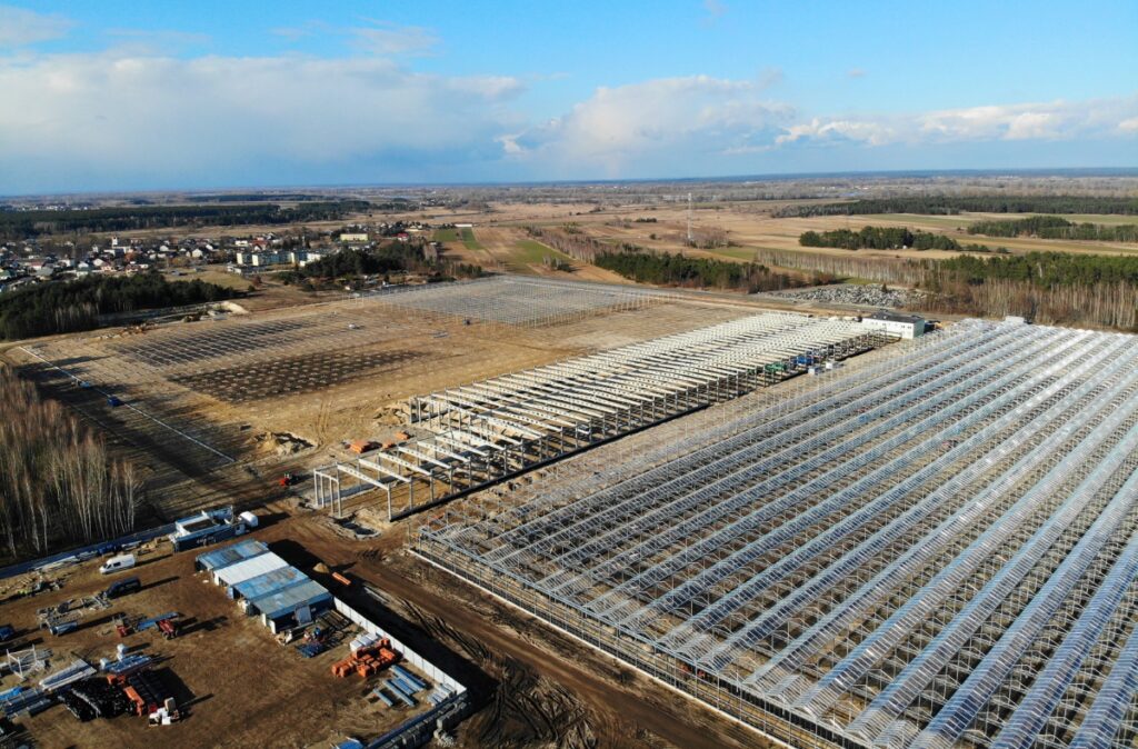Ujęcie z lotu ptaka na budowę szklarni Citronex o powierzchni 22 ha.