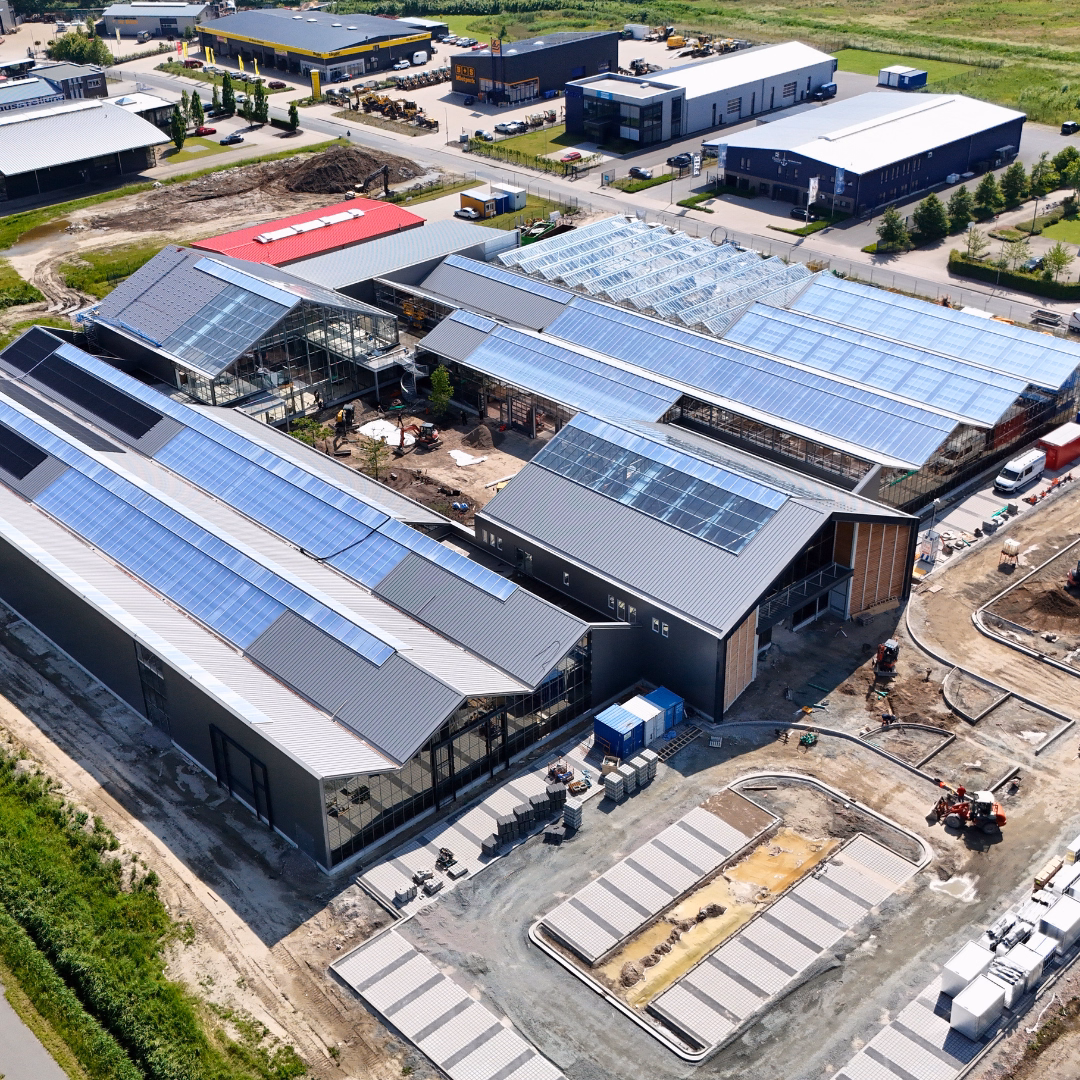 Widok z lotu ptaka na centrum ogrodnicze Ostmann w trakcie finalizacji budowy.