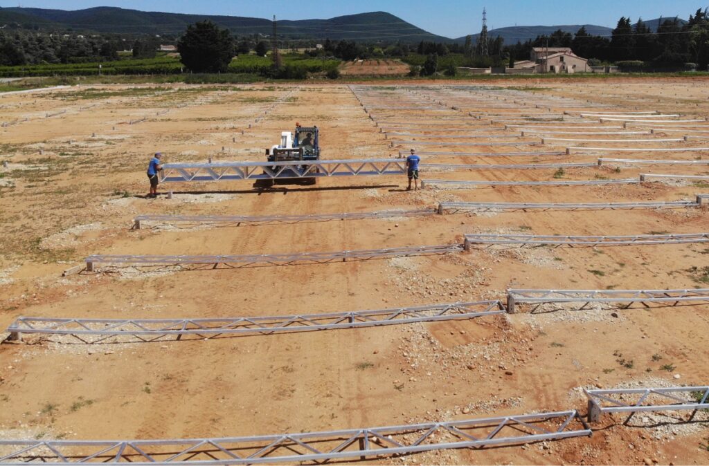 Montaż konstrukcji stalowej szklarni fotowoltaicznej