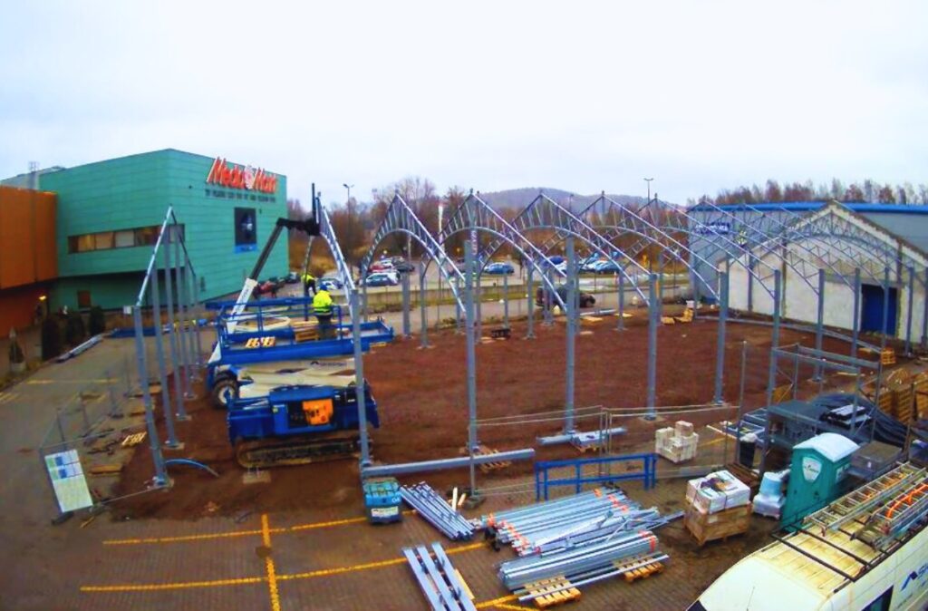 Centrum ogrodnicze Mrówka Wałbrzych – montaż konstrukcji stalowej hali ogrodowej.