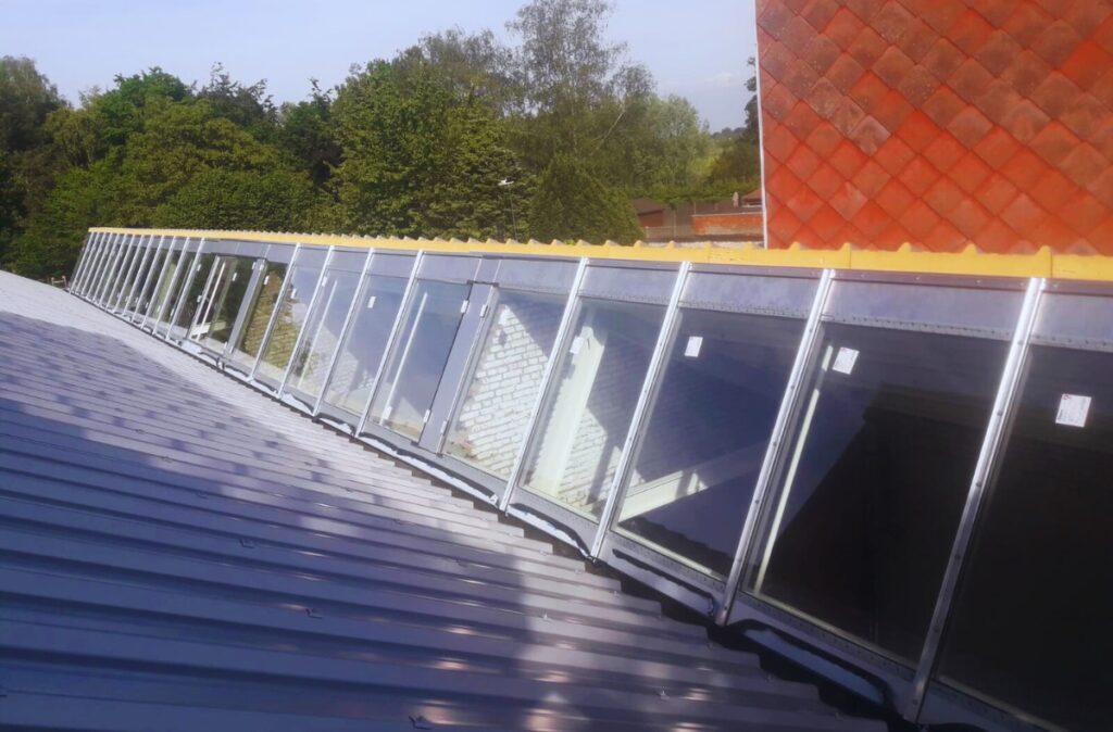 Gotowy obiekt centrum ogrodniczego Jolien Fleurent w Sint-Pauwels – nowoczesna szklarnia handlowa.