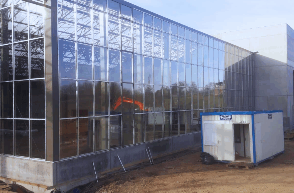 Centrum ogrodnicze w Theux – zaawansowany etap realizacji obiektu.