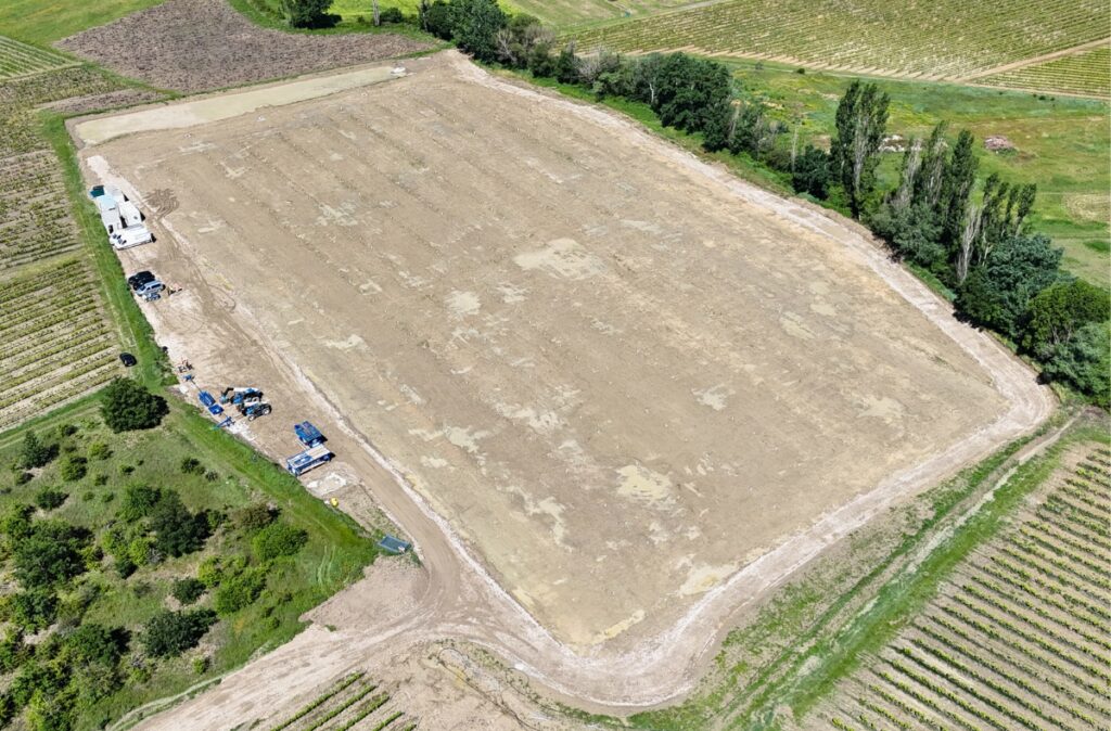 Przygotowanie terenu pod budowę szklarni hybrydowej, etap prac ziemnych