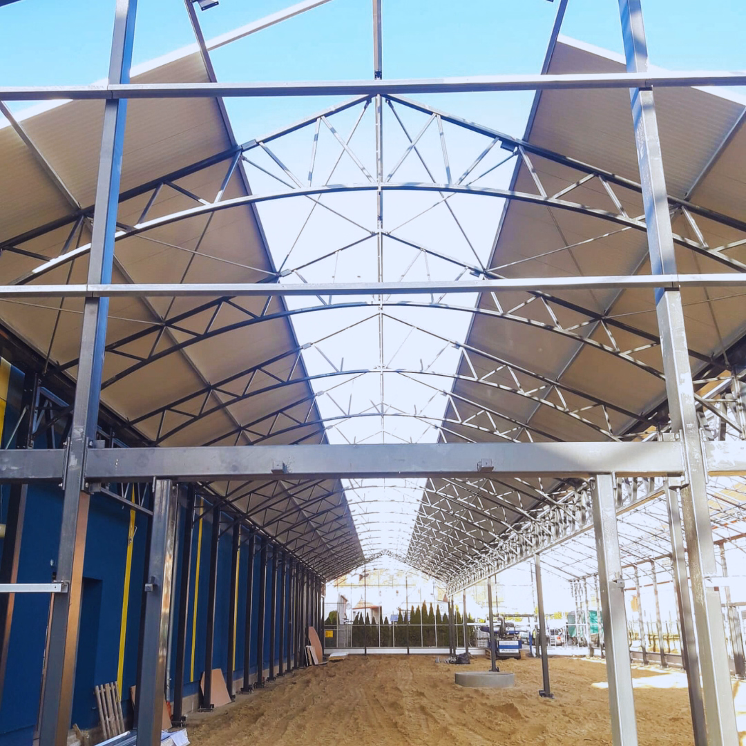 Centrum ogrodnicze Mrówka Międzyrzecz – hala ogrodowa wykonana w konstrukcji stalowej z przeszkloną elewacją.