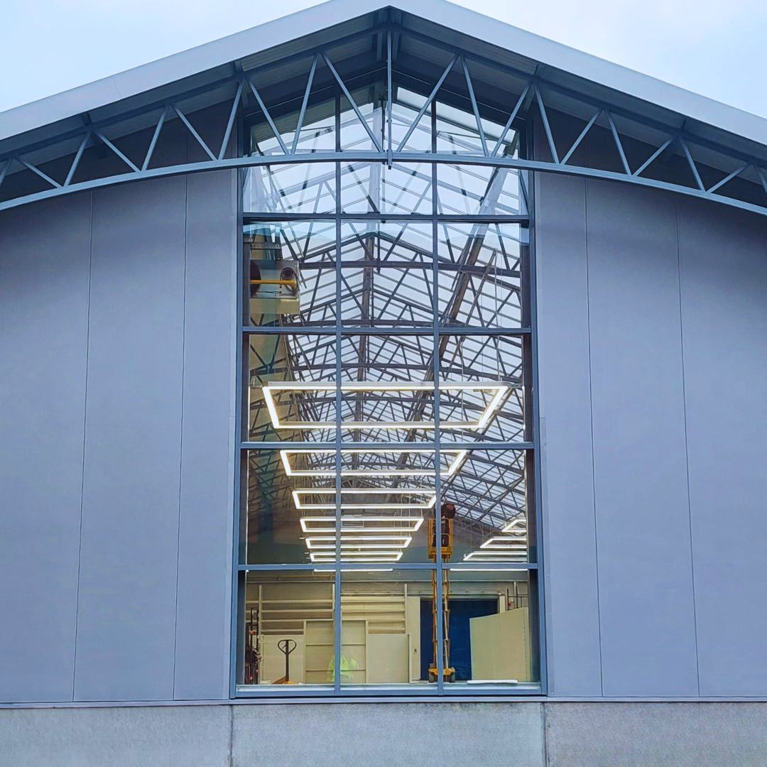 Centrum ogrodnicze Mrówka w Wałbrzychu – przeszklona hala ogrodowa wykonana w konstrukcji stalowej