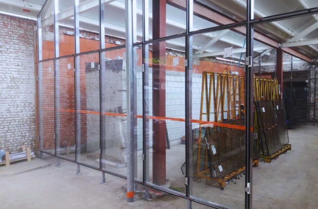 Kompleks centrum ogrodniczego Jolien Fleurent – widok zewnętrzny zakończonej inwestycji w Belgii.